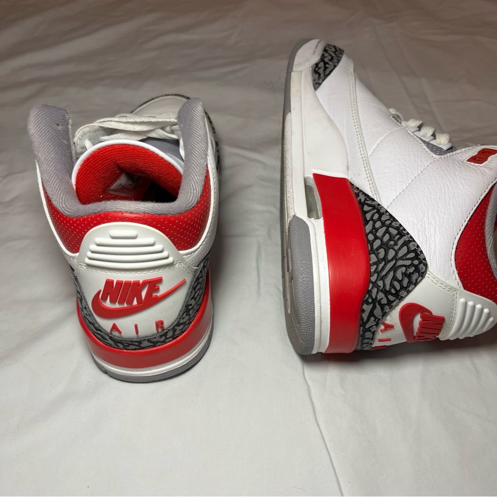 Jordan Retro 3 Fire Red Shoes - Picture 4 of 5